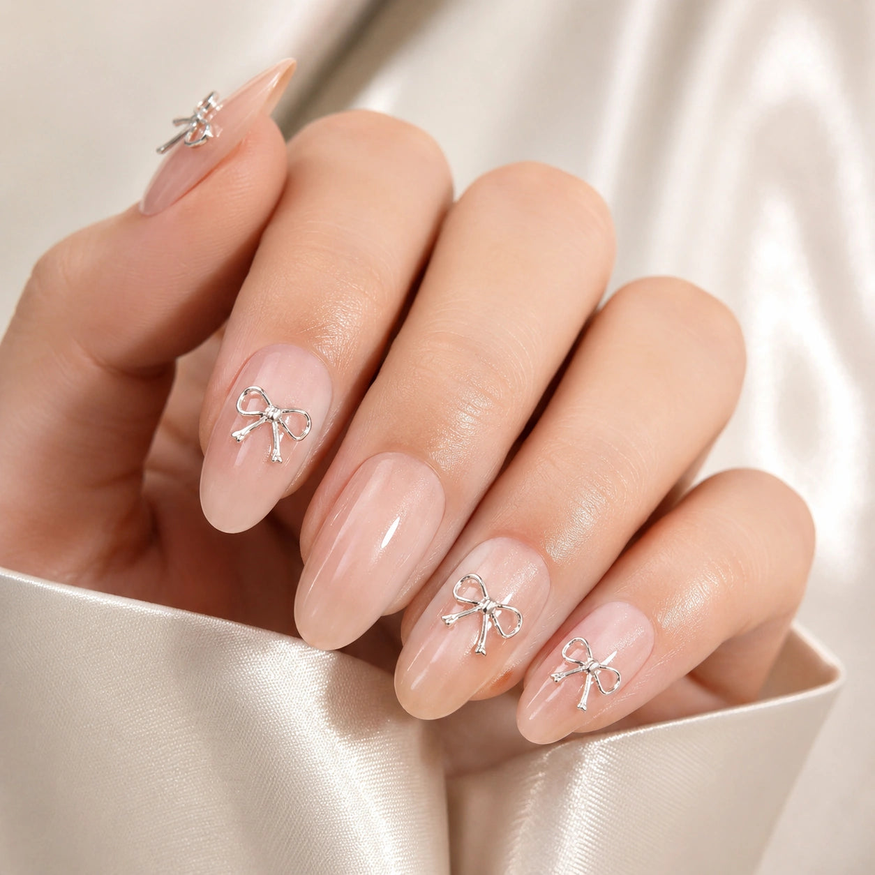 Srebrne metalowe kokardki 3D do zdobienia paznokci Premium Nails