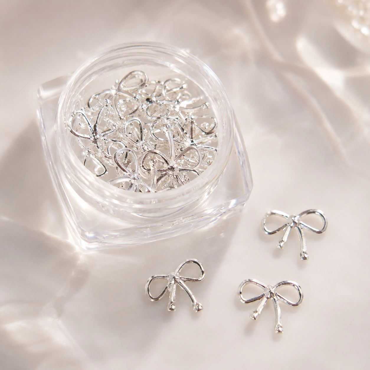 Srebrne metalowe kokardki 3D do zdobienia paznokci Premium Nails