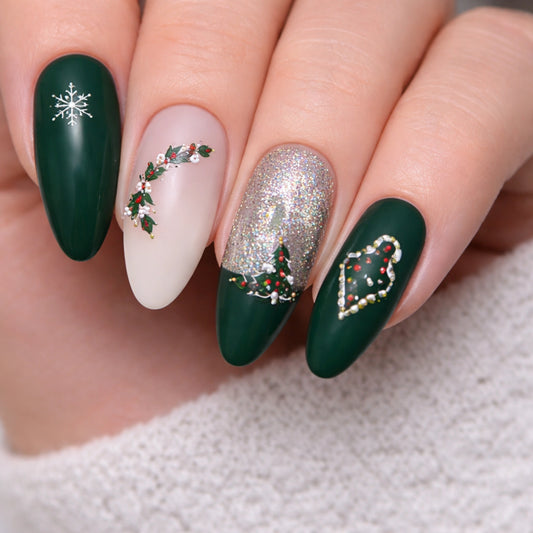 Golden Christmas Trees – świąteczne naklejki na paznokcie z motywem choinek